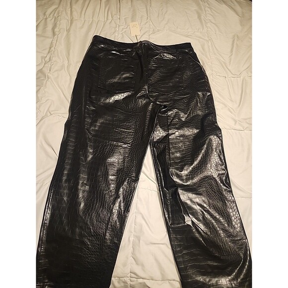 A New Day Women's Relaxed High Rise Ankle Faux-Croc Leather Pants Size 17 - Picture 4 of 6